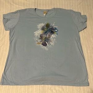 Women’s 2x light blue T-shirt with flower print
